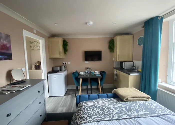 Number Four Russell House, Studio Apartment, Centre Of Tavistock, Devon