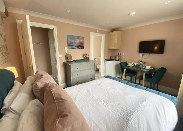 Number Four Russell House, Studio Apartment, Centre Of Tavistock, Devon