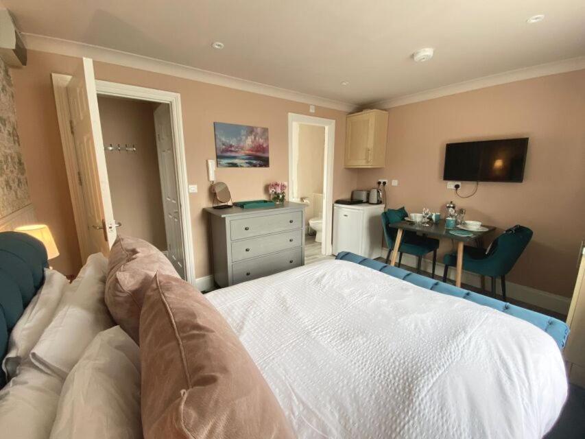Number Four Russell House, Apartment, Centre Of Tavistock, Devon *